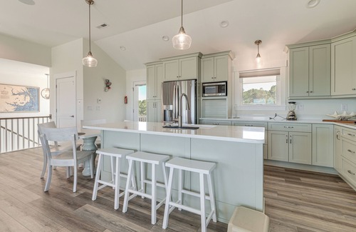 Southern Shores House | Walk to Beach: Southern Shores Retreat w/Hot Tub