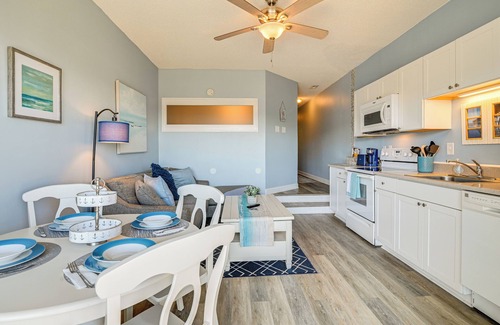 Garden City Condo | Walk to Beach: Top-Floor Condo in Murrells Inlet