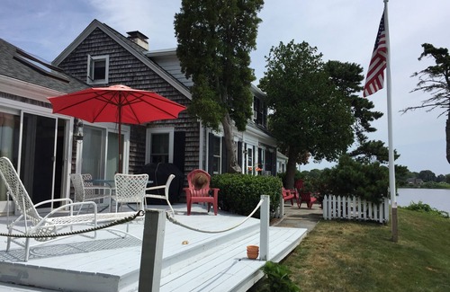Falmouth Heights House | Walk to Beach - Waterfront 3 BR Cape - Pet friendly - Falmouth Heights, MA
