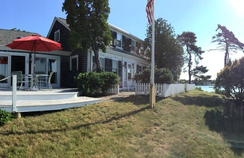 Falmouth Heights House | Walk to Beach - Waterfront 3 BR Cape - Pet friendly - Falmouth Heights, MA