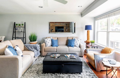 Rutledge Hill House | Walk To Broadway-Charming Modern-Historic Townhome