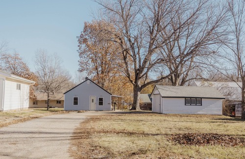 Sioux Center House | Walk to Cafe & Mall, One Mile to Dordt, Dog Theme