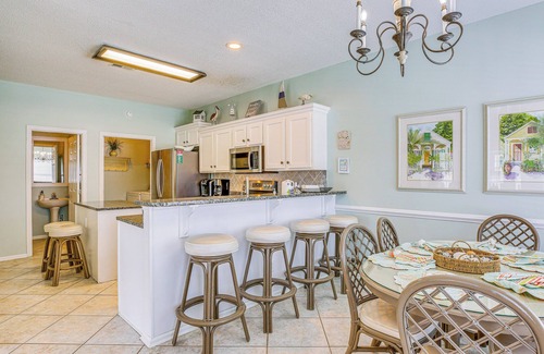 Ash Condo | Walk to Cherry Grove Beach: Water-View Haven!