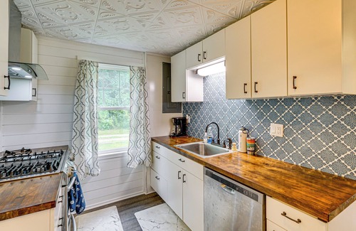 Allenton Cottage | Walk to Cranberry Lake: Quaint Family Cottage