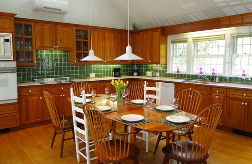Orleans House | Walk to Crystal Lake; private Pickleball, Tennis Court; Basketball Hoop