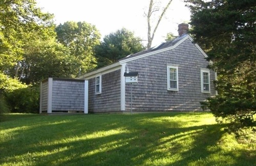 Orleans House | Walk to Crystal Lake; private Pickleball, Tennis Court; Basketball Hoop
