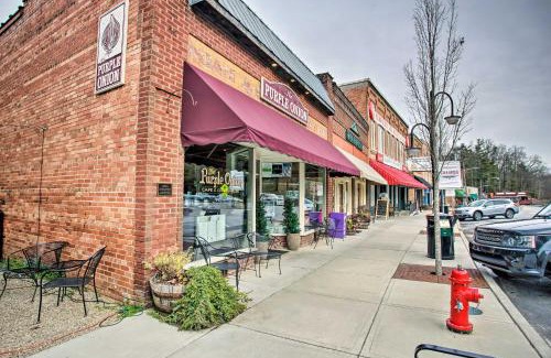 Saluda Apartment | Walk to Dining Saluda Main Street Retreat!