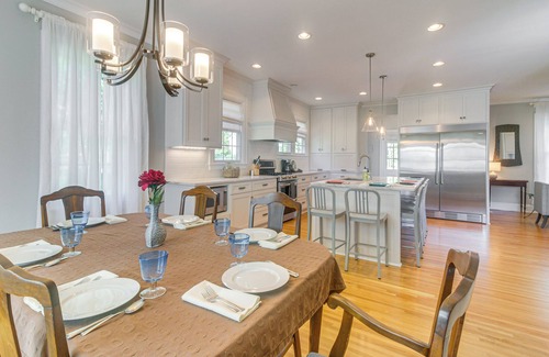 Belmont Historic District House | Walk to Dining & Shops: Historic Belmont Home