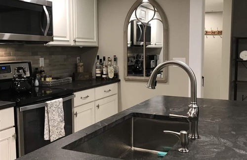 Historic Montford Apartment | Walk to downtown Asheville from this newly renovated 1902 studio!