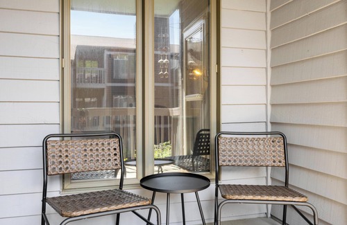 Blowing Rock Condo | Walk to Downtown Blowing Rock - Pet Friendly with 2 Primary Bedrooms