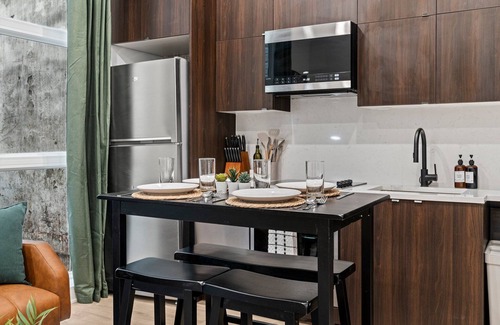 Old City Apartment | Walk to Everything in Old City- ADA compliant unit! Old City Philadelphia