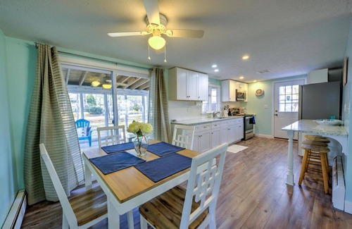 West Dennis House | Walk to family friendly beach in West Dennis!