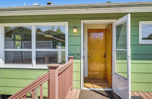 Polson House | Walk to Flathead Lake: Airy Home w/Mtn Views!
