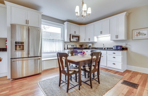 Zanesville Apartment | Walk to Garden & Restaurants: Zanesville Apartment