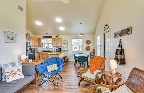 Surfside Beach House | Walk to Gulf: Surfside Beach Home w/Deck