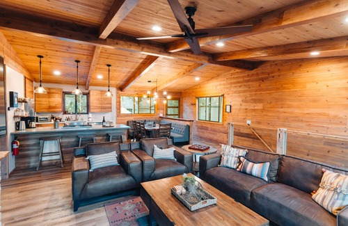 Boulder Bay House | Walk to Lake | Lake Views | Hot Tub | Pool Table