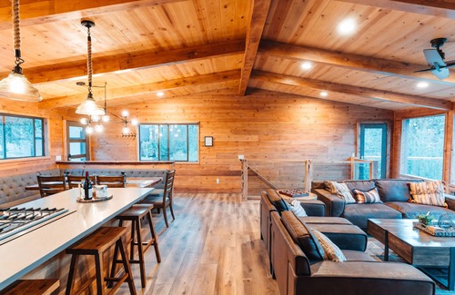 Boulder Bay House | Walk to Lake | Lake Views | Hot Tub | Pool Table