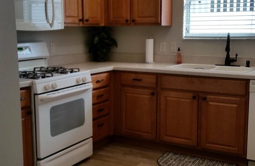 Virginia Trace House | Walk to Lake Sumter Landing! Golf cart included!