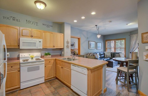 Mountain House Condo | Walk to lift. Close to Lake. Hot Tub. Pool table