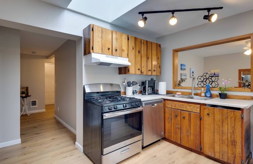 Warrenton Apartment | Walk to Main Avenue: Cozy Unit in Warrenton