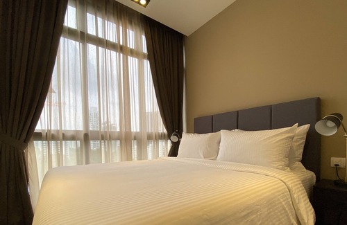 Thomson Road Apartment | Walk to Mt.elizabeth. Splendid 2br-2bath
