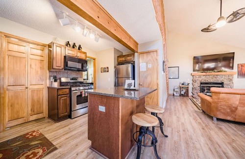 Aspen Brook Cabin | Walk to National Park! Mountain Cabin w/Fireplace