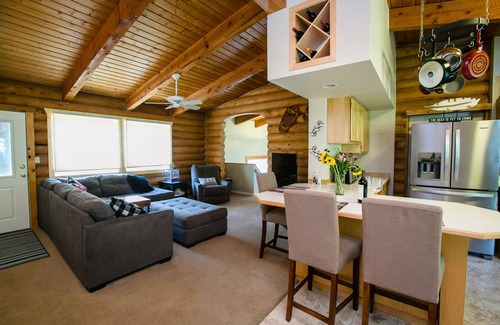 Nederland House | Walk to Ned, perfect for families, theater room, ping-pong, heated garage!