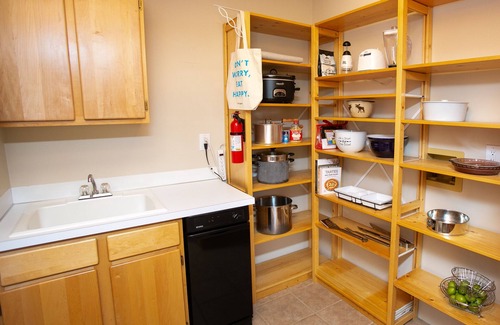 Nederland House | Walk to Ned, perfect for families, theater room, ping-pong, heated garage!