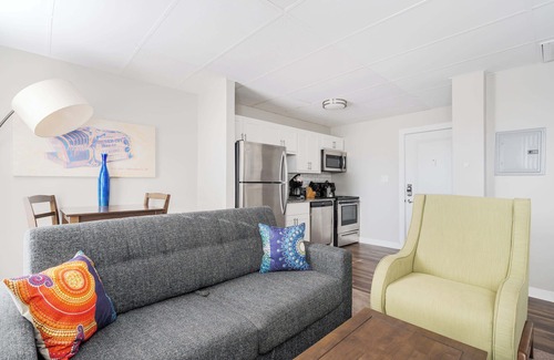Chatham-Arch Apartment | Walk to Nightlife & Attractions