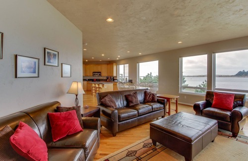 Newport House | Walk to Oregon Coast Aquarium from this modern, dog-friendly, oceanview home