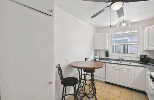 Alamitos Beach Condo | Walk to Retro Row: Long Beach Condo