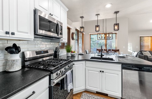 Aspen Brook House | Walk to RMNP, hot tub, mountain views and river access.
