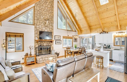 Summit Estates Cabin | Walk to Snow Summit! Cabin Near Chairlift/Shuttle