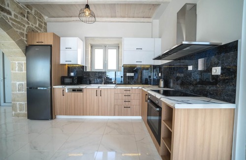 Zerviana Villa | Walk to Taverna & Mini Market *4km to Falasarna beach *Jacuzzi