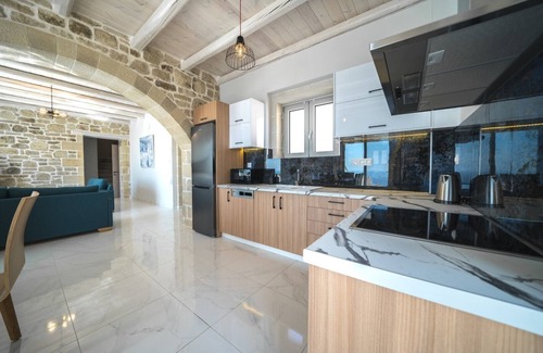Zerviana Villa | Walk to Taverna & Mini Market *4km to Falasarna beach *Jacuzzi