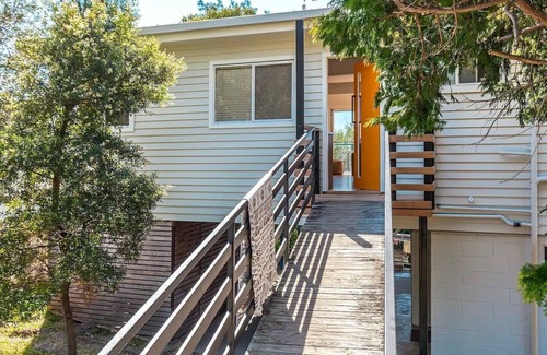 Mollymook Beach House | Walk to the Beach! Mollymook