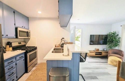 El Segundo Apartment | Walk to the Beach Manhattan Beach Parking
