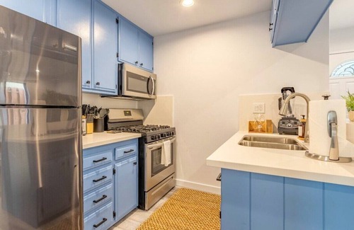 El Segundo Apartment | Walk to the Beach Manhattan Beach Parking