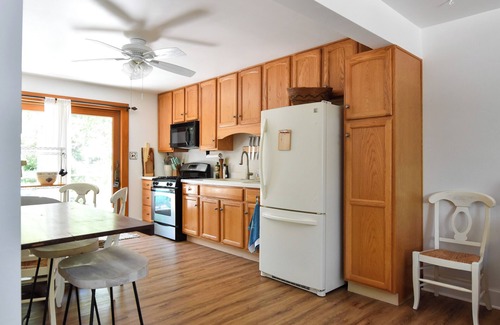 Cape May Point House | Walk to the beach from this cozy birder cottage! 3beds, 2ba