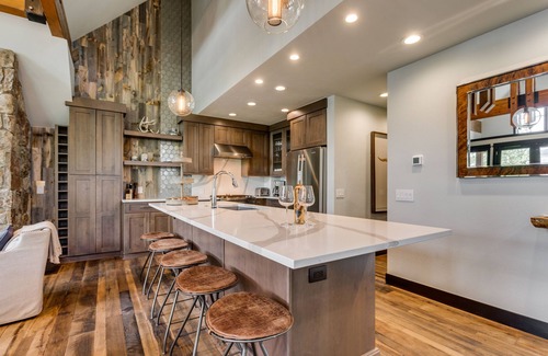 Four O'Clock House | Walk to the slopes! Completely remodeled with 5-star finishes and private hot tub!