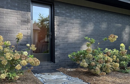 Oxford Apartment | WALK TO THE SQUARE AND GROVE! Modern, New Guest Wing w/Luxury Amenities