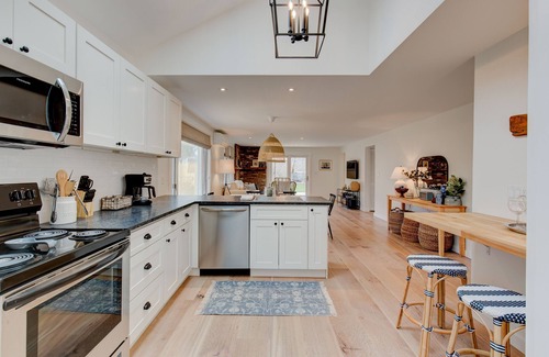 Edgartown House | Walk to Town/Golf Club - Renovated Edgartown Home