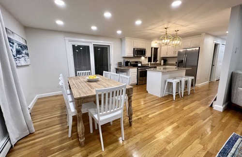 Sandwich House | Walk to Town Neck Beach! All linens included & booking for 2025! New amenities!