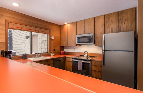 Sunriver House | Walk to village AC+Loft+Sauna+HotTub+SHARC Passes+Pet & Kid Friendly