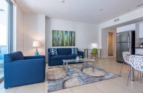 North Beach Apartment | Walk to Waterfront Parks & Beaches | Pool w/Hot Tub | North Shore
