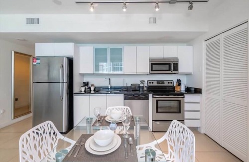North Beach Apartment | Walk to Waterfront Parks & Beaches | Pool w/Hot Tub | North Shore