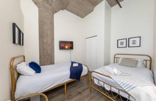 Near South Side Apartment | Walkable 2BR Apartment in Chicago South Loop with Optional Parking and Gym Access Near McCormick Place, Museum Campus & Lakefront