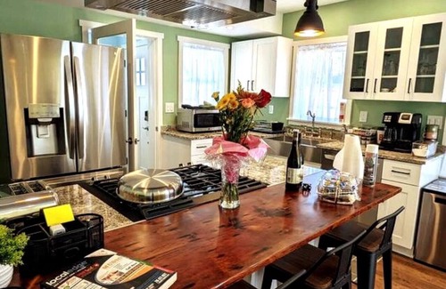 Downtown Buffalo Cottage | Walkable Elmwood Cottage, No Chores 4Bath 4BR 4Car