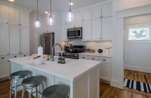 Greater Heights Apartment | Walkable Historic Heights New Garage Apartment