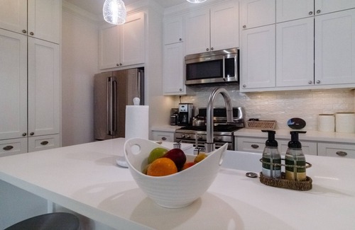 Greater Heights Apartment | Walkable Historic Heights New Garage Apartment